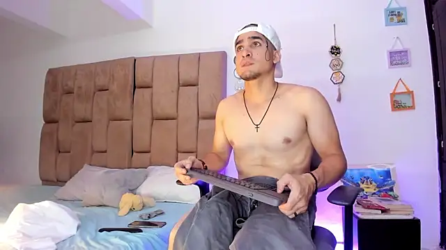 Chat +18 de Christopher_Harris_ ao vivo