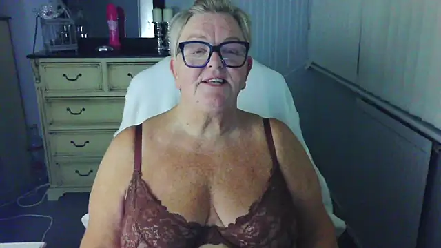BridgetBlueEyes' Live XXX Chat