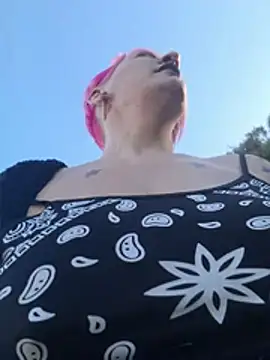 PinkTheHawk's Webcam Show
