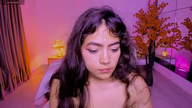 Natasha-aniston Adlı Modelin Canlı XXX Sohbeti