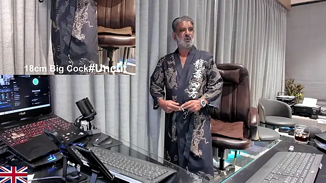 OnlineBossUKのライブXXXチャット