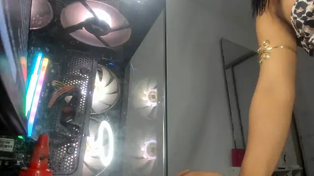 nikkitatsx Show Webcam