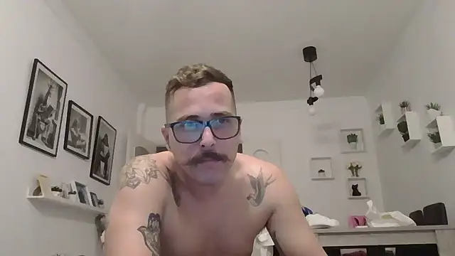 yanick931 Show in webcam
