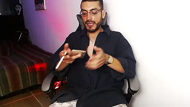 malek_xarx_: διαδικτυακό σόου στην κάμερα