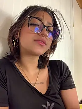 Chatroom XXX en direct de LilithMonette