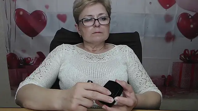 EmiliaGree's Live XXX Chat
