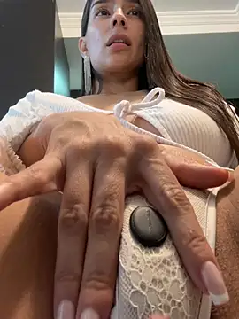 Mau_White Adlı Modelin Canlı XXX Sohbeti