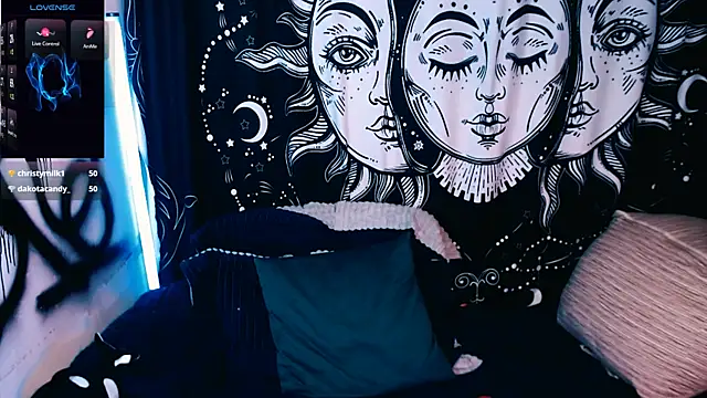 Marieblueeyes Show in webcam