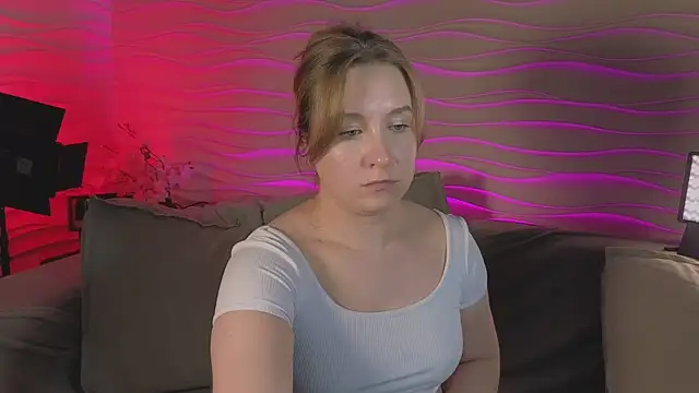 saint_trisha's Live XXX Chat