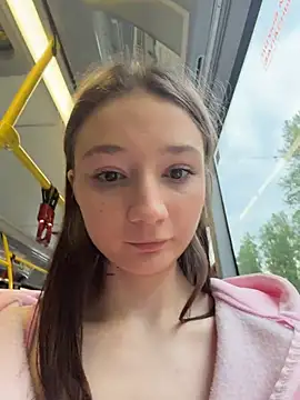 hiding-mila's Live XXX Chat