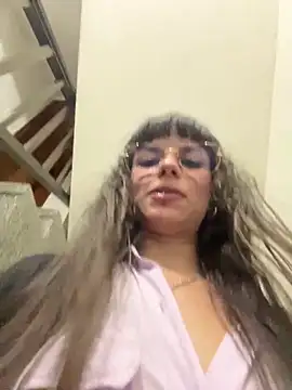VioletaSubmissive Adlı Modelin Canlı XXX Sohbeti