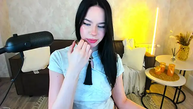 Chat +18 de FloraCherry ao vivo