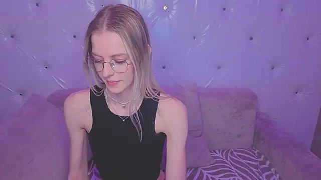 kittie_like18 Adlı Modelin Canlı XXX Sohbeti