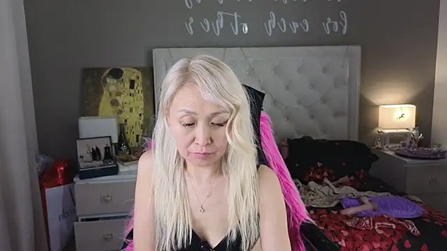 RoxalanaStar 라이브 XXX 채팅