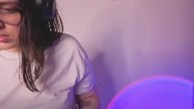 soysara15's Live XXX Chat