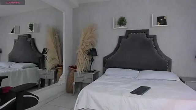 nahomyrusell webkamerás műsora