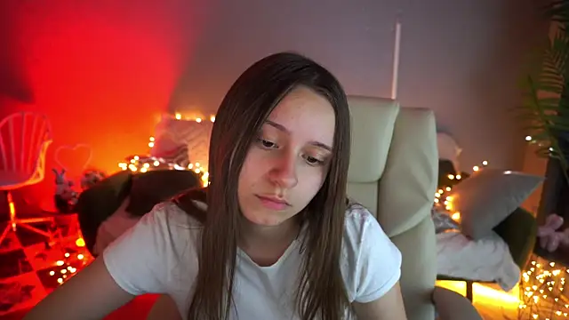 دردشة TinyNatalie الجنسية المباشرة