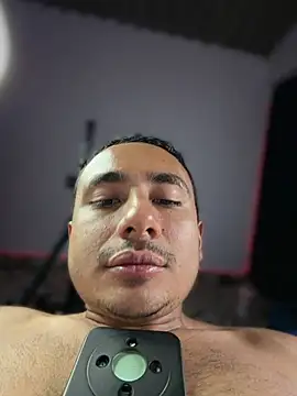 Chat XXX en directo de Simone_Miller