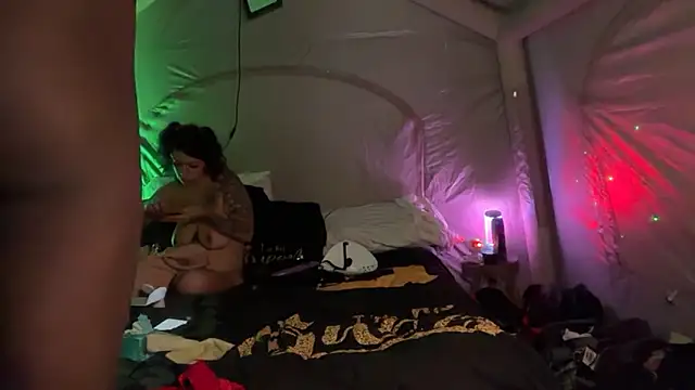 CoffeeNCreamHer's Webcam Show
