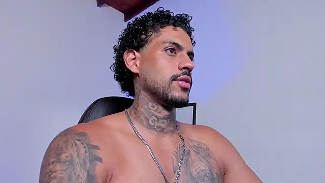 Show modela LuigiVitale_1 na web-kameri