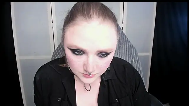 XXX chat uživo modela YourDyingBride
