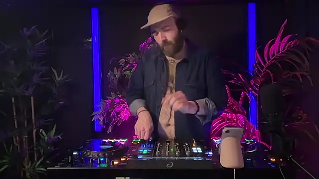 Turnt_Reynolds webkamerás műsora