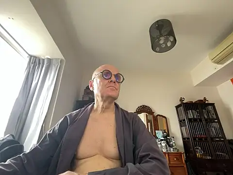 Pokazy przed kamerką – TKSnoopy7