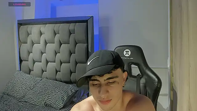 zack_lenox webcam show