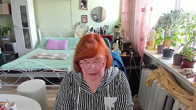 rekelme: διαδικτυακό σόου στην κάμερα