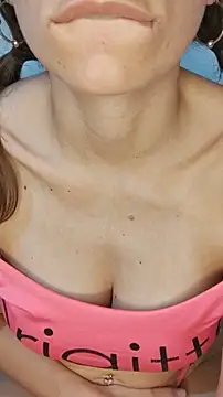 sukinira live XXX chat