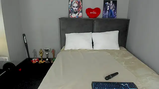 MuscleXXXBarbie's Webcam Show
