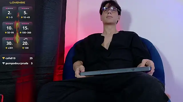 XXX chat uživo modela lui_x_dust