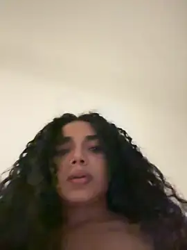 Curlyierr Chat XXX in diretta