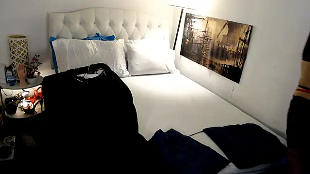 Chat +18 de NinaDOM4CUM ao vivo
