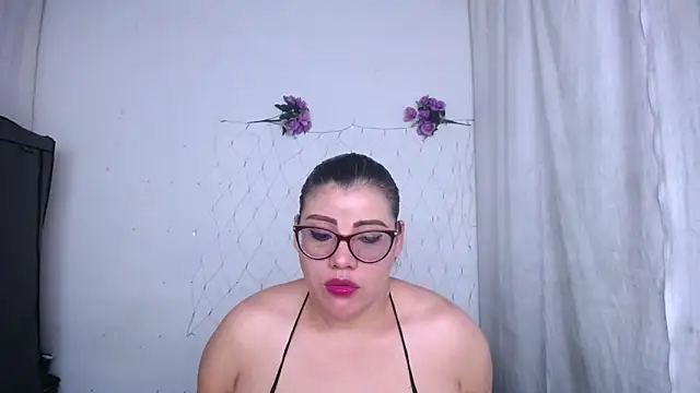 valeriasquirt 现场XXX聊天