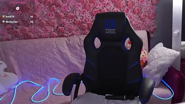 CarolinaaFoxyyy élő XXX-chatje