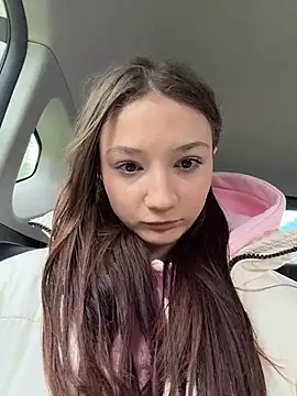 hiding-mila's Webcam Show