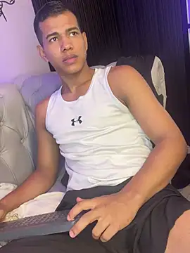 Chatroom XXX en direct de noahdark_