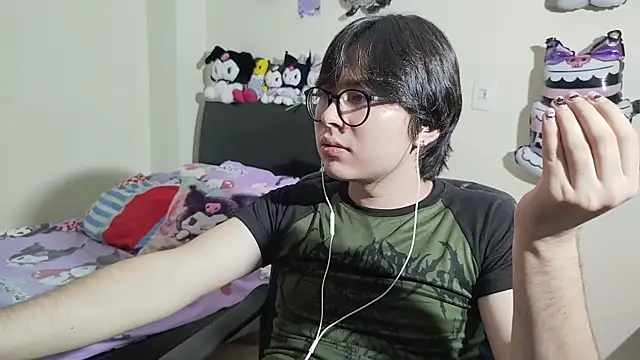 Show modela HeyImDante na web-kameri