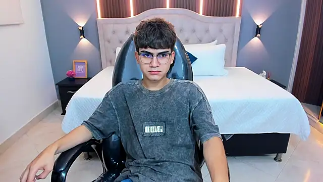 Živý XXX chat Tommy18__