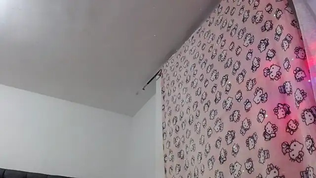 Pokazy przed kamerką – Angeliicaxx