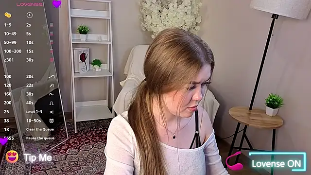 BlondeLina Chat XXX in diretta