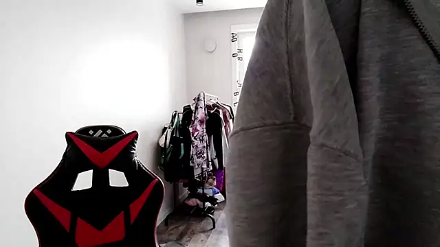 AdelineCanup's Live XXX Chat