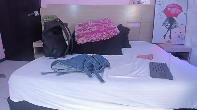 MiaPolett élő XXX-chatje