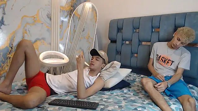 YOUNG_BOYS_HELL's Live XXX Chat