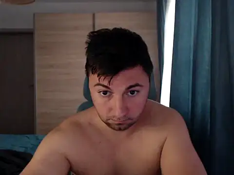 Pokazy przed kamerką – HankMalone