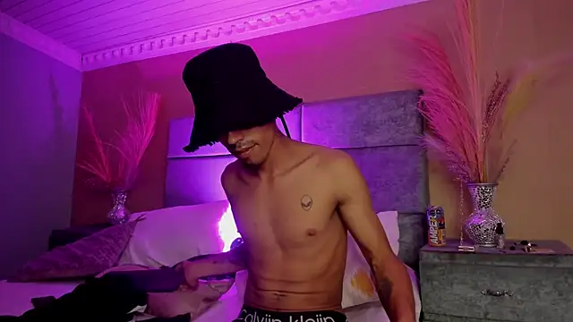 Chat XXX en directo de NoaahTylor