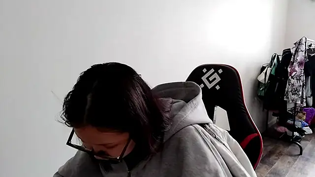 AdelineCanup Chat XXX in diretta