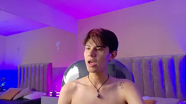 Czat XXX na żywo – Derek_Sinn