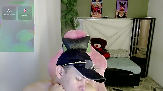 Top_and_bottom's Webcam Show